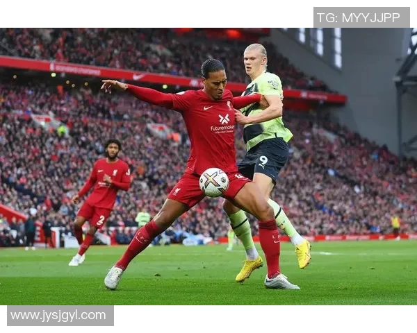 足球明星与超跑的激情训练瞬间展现速度与力量的完美结合