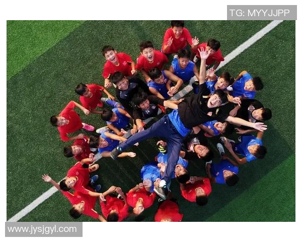 足球明星齐聚一堂高清合影展现足球魅力与团结精神