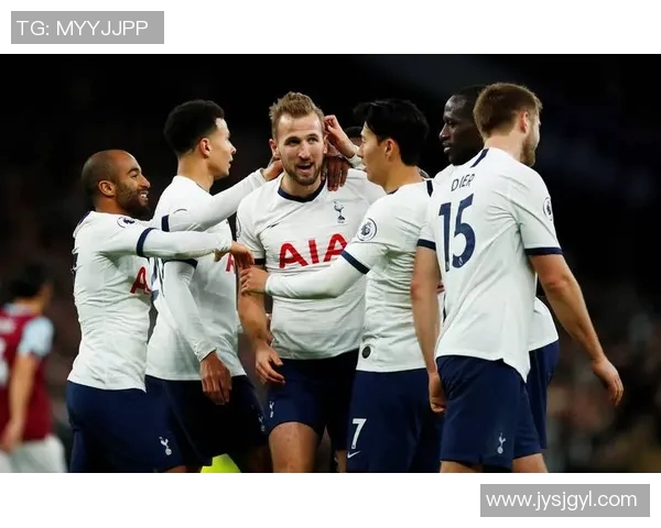 足球明星大合照电脑壁纸分享让你感受绿茵场上的激情与荣耀