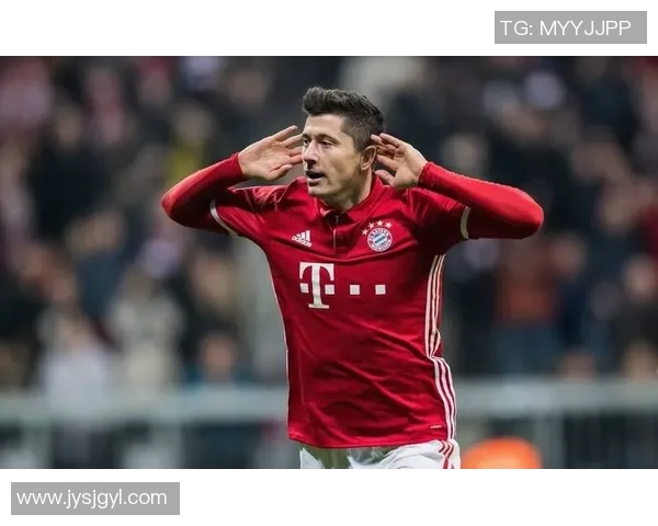 足球明星莱万的国籍背景与职业生涯影响分析